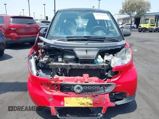 2014 Smart fortwo Pure z VIN WMEEJ3BAXEK744079, wystawiony jako IAAI lot #42421069 z przebiegiem 79 788 mil mil oraz . Historia ofert i sprzedaży dostępna na DreamBid. Obrazek 6.