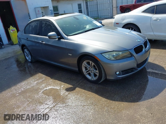 2009 BMW 3 Series 328i with VIN WBAPH77519NM46172, listed as a IAAI auction lot 41842525 with 189,704 mi miles. Bid and sale history available at carsss.com. Image 1.