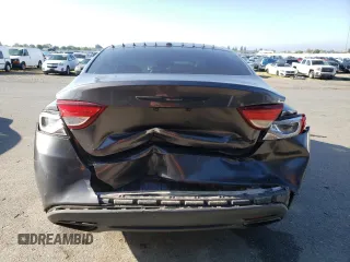 2015 Chrysler 200 S z VIN 1C3CCCBB1FN674775, wystawiony jako Copart lot #54410395 z przebiegiem 160 154 mil mil oraz Szkoda całkowita • Salvage title. Historia ofert i sprzedaży dostępna na DreamBid. Obrazek 6.