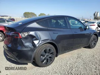 2024 Tesla Model Y z VIN 7SAYGDED2RF114150, wystawiony jako Copart lot #54754585 z przebiegiem 7 924 mil mil oraz Szkoda całkowita • Salvage title. Historia ofert i sprzedaży dostępna na DreamBid. Obrazek 3.