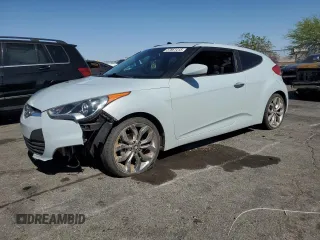 2015 Hyundai Veloster z VIN KMHTC6ADXFU222793, wystawiony jako Copart lot #57861415 z przebiegiem 98 318 mil mil oraz Szkoda całkowita • Salvage title. Historia ofert i sprzedaży dostępna na DreamBid. Obrazek 1.