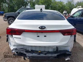 2021 Kia Forte LXS z VIN 3KPF24AD5ME331800, wystawiony jako IAAI lot #42505141 z przebiegiem 89 236 mil mil oraz . Historia ofert i sprzedaży dostępna na DreamBid. Obrazek 6.