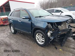 2015 Kia Sorento LX with VIN 5XYKTDA67FG605596, listed as a IAAI auction lot 41501271 with 95,122 mi miles. Bid and sale history available at carsss.com. Image 1.