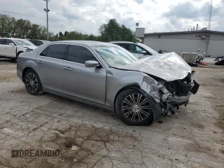 2013 Chrysler 300 S z VIN 2C3CCAGG2DH743939, wystawiony jako Copart lot #73681434 z przebiegiem 169 128 mil mil oraz Szkoda całkowita • Salvage title. Historia ofert i sprzedaży dostępna na DreamBid. Obrazek 4.