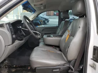 2010 GMC Sierra 1500 z VIN 1GTSCTEA9AZ180658, wystawiony jako Copart lot #54943335 z przebiegiem 297 929 mil mil oraz Szkoda całkowita • Salvage title. Historia ofert i sprzedaży dostępna na DreamBid. Obrazek 7.