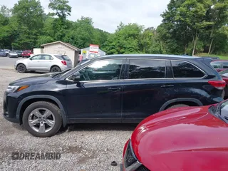 2019 Toyota Highlander Limited with VIN 5TDDZRFH5KS704283, listed as a IAAI auction lot 42597169 with 26,147 mi miles and . Bid and sale history available at DreamBid. Image 14.