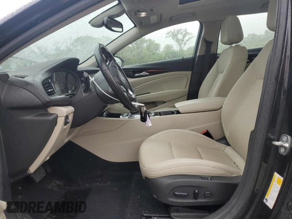 2019 Buick Regal Essence z VIN W04GV8SX8K1013160, wystawiony jako Copart lot #57957395 z przebiegiem 78 550 mil mil oraz Szkoda całkowita • Salvage title. Historia ofert i sprzedaży dostępna na DreamBid. Obrazek 7.