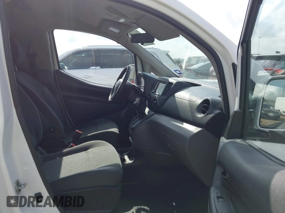 2020 Nissan NV200 SV z VIN 3N6CM0KN9LK703701, wystawiony jako IAAI lot #42401438 z przebiegiem 76 186 mil mil oraz . Historia ofert i sprzedaży dostępna na DreamBid. Obrazek 5.