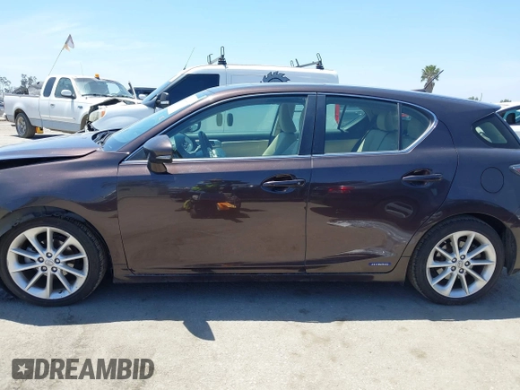 2012 Lexus CT 200h z VIN JTHKD5BH3C2111503, wystawiony jako IAAI lot #42314091 z przebiegiem 53 058 mil mil oraz . Historia ofert i sprzedaży dostępna na DreamBid. Obrazek 14.