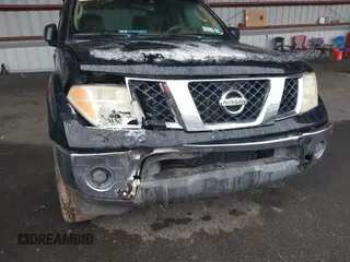 2006 Nissan Frontier SE z VIN 1N6AD07W06C420090, wystawiony jako IAAI lot #41999474 z przebiegiem 112 400 mil mil oraz . Historia ofert i sprzedaży dostępna na DreamBid. Obrazek 6.