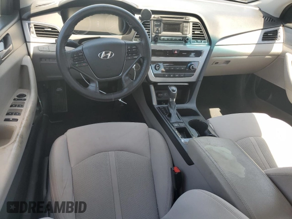 2017 Hyundai Sonata SE z VIN 5NPE24AF9HH477549, wystawiony jako Copart lot #57172315 z przebiegiem 130 643 mil mil oraz Szkoda całkowita • Salvage title. Historia ofert i sprzedaży dostępna na DreamBid. Obrazek 8.