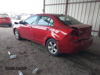 2008 Mitsubishi Lancer DE z VIN JA3AU26U28U042624, wystawiony jako IAAI lot #42257243 z przebiegiem 144 862 mil mil oraz . Historia ofert i sprzedaży dostępna na DreamBid. Obrazek 3.