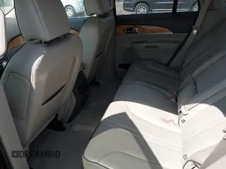 2011 Lincoln MKX z VIN 2LMDJ8JK7BBJ01678, wystawiony jako IAAI lot #42361211 z przebiegiem 131 537 mil mil oraz . Historia ofert i sprzedaży dostępna na DreamBid. Obrazek 8.