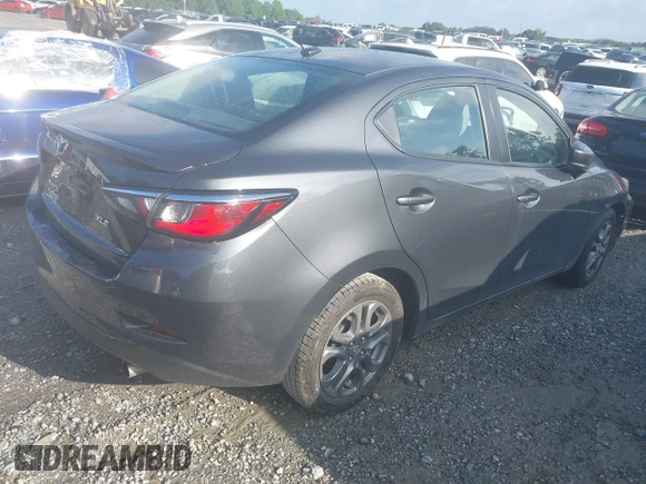 2019 Toyota Yaris L z VIN 3MYDLBYV8KY515505, wystawiony jako IAAI lot #42312231 z przebiegiem 94 601 mil mil oraz . Historia ofert i sprzedaży dostępna na DreamBid. Obrazek 4.