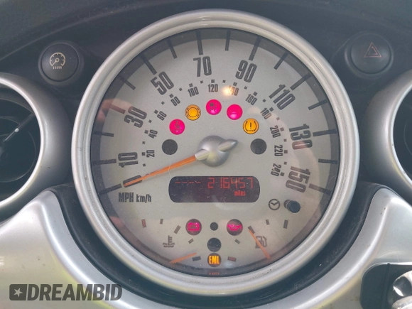 2005 MINI Hardtop with VIN WMWRC33505TK62367, listed as a IAAI auction lot 42397651 with Not provided miles and . Bid and sale history available at DreamBid. Image 7.