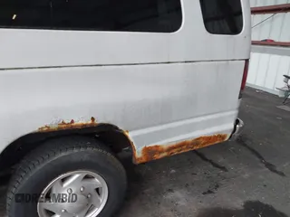 2003 Ford Econoline Passenger XL z VIN 1FBSS31L83HA89114, wystawiony jako IAAI lot #40404997 z przebiegiem 171 539 mil mil oraz . Historia ofert i sprzedaży dostępna na DreamBid. Obrazek 6.