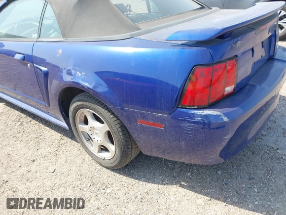 2004 Ford Mustang Deluxe with VIN 1FAFP44454F126387, listed as a IAAI auction lot 41948123 with 114,686 mi miles. Bid and sale history available at carsss.com. Image 6.
