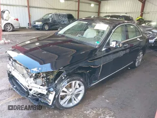 2021 Mercedes-Benz C 300 z VIN W1KWF8EB2MR642843, wystawiony jako IAAI lot #42167645 z przebiegiem 50 435 mil mil oraz . Historia ofert i sprzedaży dostępna na DreamBid. Obrazek 6.