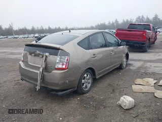 2005 Toyota Prius z VIN JTDKB20U553015603, wystawiony jako IAAI lot #41753696 z przebiegiem 299 999 mil mil oraz . Historia ofert i sprzedaży dostępna na DreamBid. Obrazek 4.