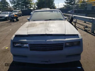 1981 Chevrolet Monte Carlo z VIN 1G1AZ37J9BK431804, wystawiony jako Copart lot #76023804 z przebiegiem 68 941 mil mil oraz Tytuł czysty. Historia ofert i sprzedaży dostępna na DreamBid. Obrazek 5.