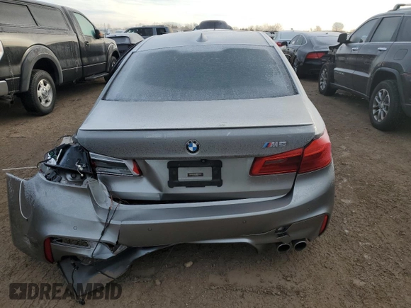 2018 BMW M5 z VIN WBSJF0C56JB282184, wystawiony jako Copart lot #87480414 z przebiegiem Nie podano mil oraz Szkody całkowita. Historia ofert i sprzedaży dostępna na DreamBid. Obrazek 6.