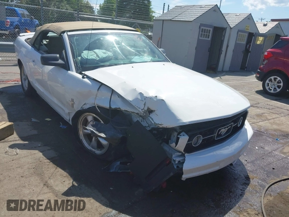 2007 Ford Mustang Deluxe z VIN 1ZVFT84N275365683, wystawiony jako IAAI lot #42335893 z przebiegiem 141 892 mil mil oraz . Historia ofert i sprzedaży dostępna na DreamBid. Obrazek 1.