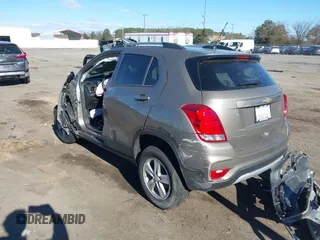 2021 Chevrolet Trax LT with VIN KL7CJPSB4MB339238, listed as a IAAI auction lot 40836414 with 32,920 mi miles. Bid and sale history available at carsss.com. Image 3.