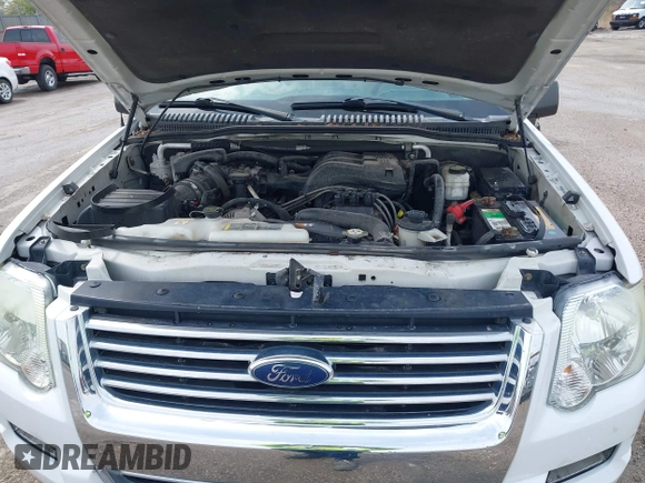 2008 Ford Explorer XLT with VIN 1FMEU73E28UB09103, listed as a IAAI auction lot 42135200 with 69,871 mi miles. Bid and sale history available at carsss.com. Image 10.