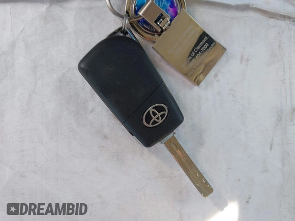 2025 Toyota Corolla LE z VIN 5YFB4MDEXSP261655, wystawiony jako IAAI lot #41429161 z przebiegiem 9 872 mil mil oraz . Historia ofert i sprzedaży dostępna na DreamBid. Obrazek 11.