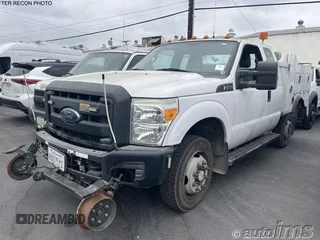 2015 Ford F-250 XLT z VIN 1FT7X2B67FEC58681, wystawiony jako IAAI lot #42845479 z przebiegiem 35 111 mil mil oraz . Historia ofert i sprzedaży dostępna na DreamBid. Obrazek 3.