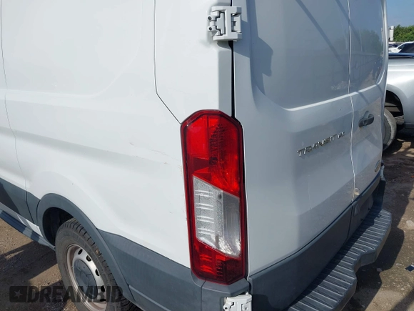 2018 Ford Transit z VIN 1FTYE1ZMXJKA11190, wystawiony jako IAAI lot #42683840 z przebiegiem 175 427 mil mil oraz . Historia ofert i sprzedaży dostępna na DreamBid. Obrazek 6.