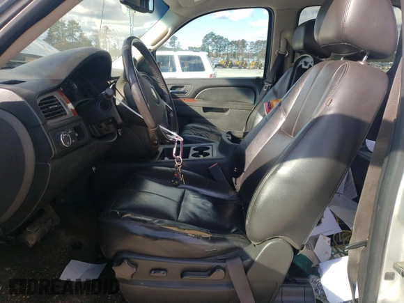 2010 Chevrolet Avalanche LT with VIN 3GNNCFE07AG243365, listed as a Copart auction lot 82130204 with 304,692 mi miles and Salvage Title. Bid and sale history available at carsss.com. Image 7.