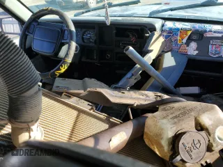 1995 Jeep Cherokee Sport с VIN 1J4FJ68S5SL657646, выставлен на аукционе Copart как лот 82431114 с пробегом 211 538 миль миль и На запчасти • Non repairable. История ставок и продаж доступна на DreamBid. Изображение 8.