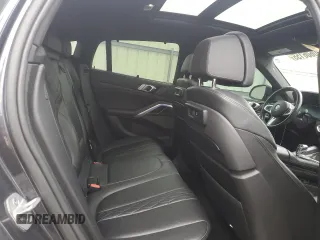 2021 BMW X6 M50i z VIN 5UXCY8C04M9D98591, wystawiony jako Copart lot #60606155 z przebiegiem 90 639 mil mil oraz Czysty tytuł • Clean title. Historia ofert i sprzedaży dostępna na DreamBid. Obrazek 11.