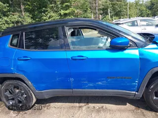 2018 Jeep Compass Latitude with VIN 3C4NJCBB7JT327275, listed as a IAAI auction lot 40176960 with 74,320 mi miles. Bid and sale history available at carsss.com. Image 14.