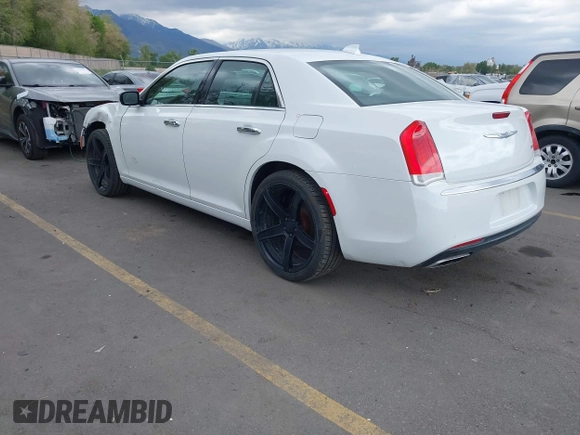 2019 Chrysler 300 Limited z VIN 2C3CCAEG9KH698188, wystawiony jako IAAI lot #42190234 z przebiegiem 62 817 mil mil oraz . Historia ofert i sprzedaży dostępna na DreamBid. Obrazek 3.