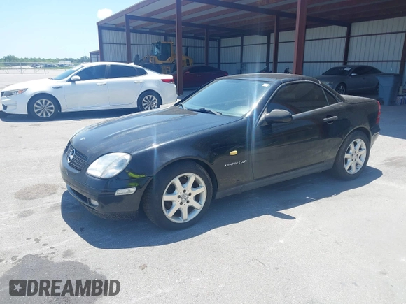 1998 Mercedes-Benz SLK 230/320 z VIN WDBKK47F1WF022419, wystawiony jako IAAI lot #42305098 z przebiegiem Nie podano mil oraz . Historia ofert i sprzedaży dostępna na DreamBid. Obrazek 2.