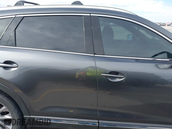 2023 Mazda CX-9 Grand Touring z VIN JM3TCBDY0P0631395, wystawiony jako IAAI lot #41449555 z przebiegiem 17 721 mil mil oraz . Historia ofert i sprzedaży dostępna na DreamBid. Obrazek 13.