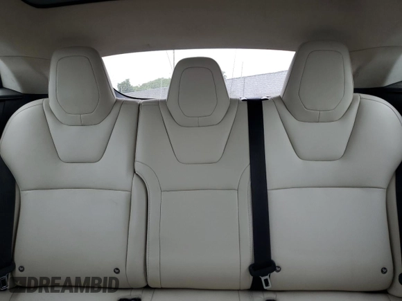 2018 Tesla Model S 75D z VIN 5YJSA1E25JF282919, wystawiony jako Copart lot #60255745 z przebiegiem 94 066 mil mil oraz Szkoda całkowita • Salvage title. Historia ofert i sprzedaży dostępna na DreamBid. Obrazek 10.