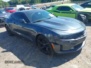 2019 Chevrolet Camaro 1LT z VIN 1G1FB1RS6K0151533, wystawiony jako IAAI lot #42209636 z przebiegiem 110 842 mil mil oraz . Historia ofert i sprzedaży dostępna na DreamBid. Obrazek 1.