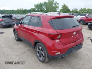 2022 Hyundai Venue SEL z VIN KMHRC8A3XNU151557, wystawiony jako IAAI lot #42492414 z przebiegiem 33 954 mil mil oraz . Historia ofert i sprzedaży dostępna na DreamBid. Obrazek 3.