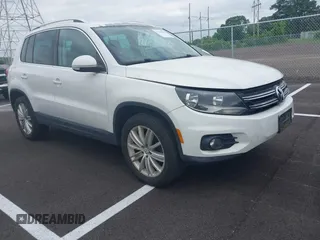 2013 Volkswagen Tiguan SE z VIN WVGBV7AX8DW517642, wystawiony jako IAAI lot #42225053 z przebiegiem 164 693 mil mil oraz . Historia ofert i sprzedaży dostępna na DreamBid. Obrazek 1.