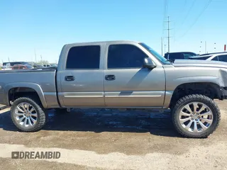 2006 Chevrolet Silverado 1500 LT1 with VIN 2GCEK13TX61184260, listed as a IAAI auction lot 41651907 with 192,143 mi miles. Bid and sale history available at carsss.com. Image 13.