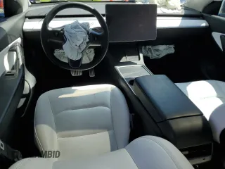 2022 Tesla Model Y Performance z VIN 7SAYGDEF2NF461103, wystawiony jako Copart lot #52198205 z przebiegiem 33 576 mil mil oraz Szkoda całkowita • Salvage title. Historia ofert i sprzedaży dostępna na DreamBid. Obrazek 8.