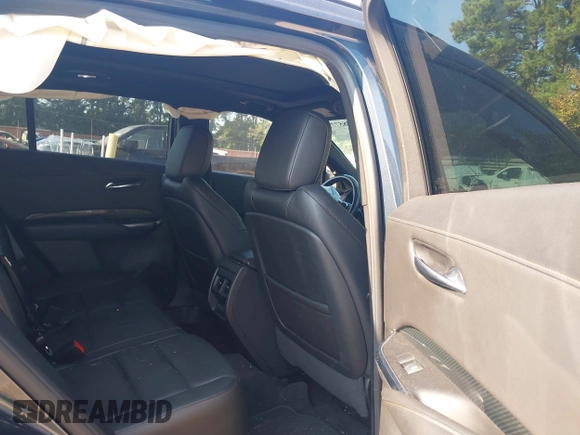 2020 Cadillac XT4 FWD Sport with VIN 1GYFZER40LF048628, listed as a IAAI auction lot 39985771 with 61,030 mi miles. Bid and sale history available at carsss.com. Image 8.