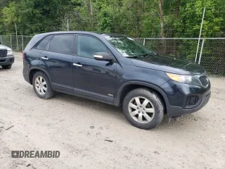 2012 Kia Sorento LX z VIN 5XYKTDA6XCG231139, wystawiony jako Copart lot #60020885 z przebiegiem 228 037 mil mil oraz Czysty tytuł • Clean title. Historia ofert i sprzedaży dostępna na DreamBid. Obrazek 4.
