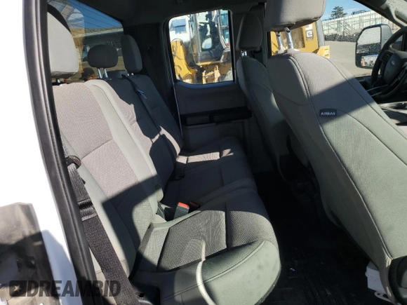 2020 Ford F-250 XL z VIN 1FT7X2B64LEC47102, wystawiony jako Copart lot #46455255 z przebiegiem 138 569 mil mil oraz Czysty tytuł • Clean title. Historia ofert i sprzedaży dostępna na DreamBid. Obrazek 10.