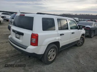 2015 Jeep Patriot Sport with VIN 1C4NJPBB1FD152770, listed as a Copart auction lot 43058705 with 140,959 mi miles and Salvage Title. Bid and sale history available at carsss.com. Image 3.