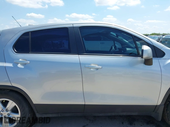 2021 Chevrolet Trax LS with VIN KL7CJKSB8MB307752, listed as a IAAI auction lot 42320660 with 60,761 mi miles and . Bid and sale history available at DreamBid. Image 13.