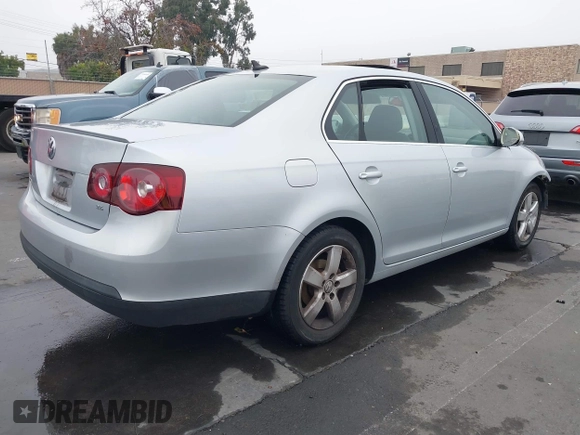 2008 Volkswagen Jetta SE with VIN 3VWRZ71K88M074505, listed as a IAAI auction lot 38842036 with 194,061 mi miles and . Bid and sale history available at DreamBid. Image 4.